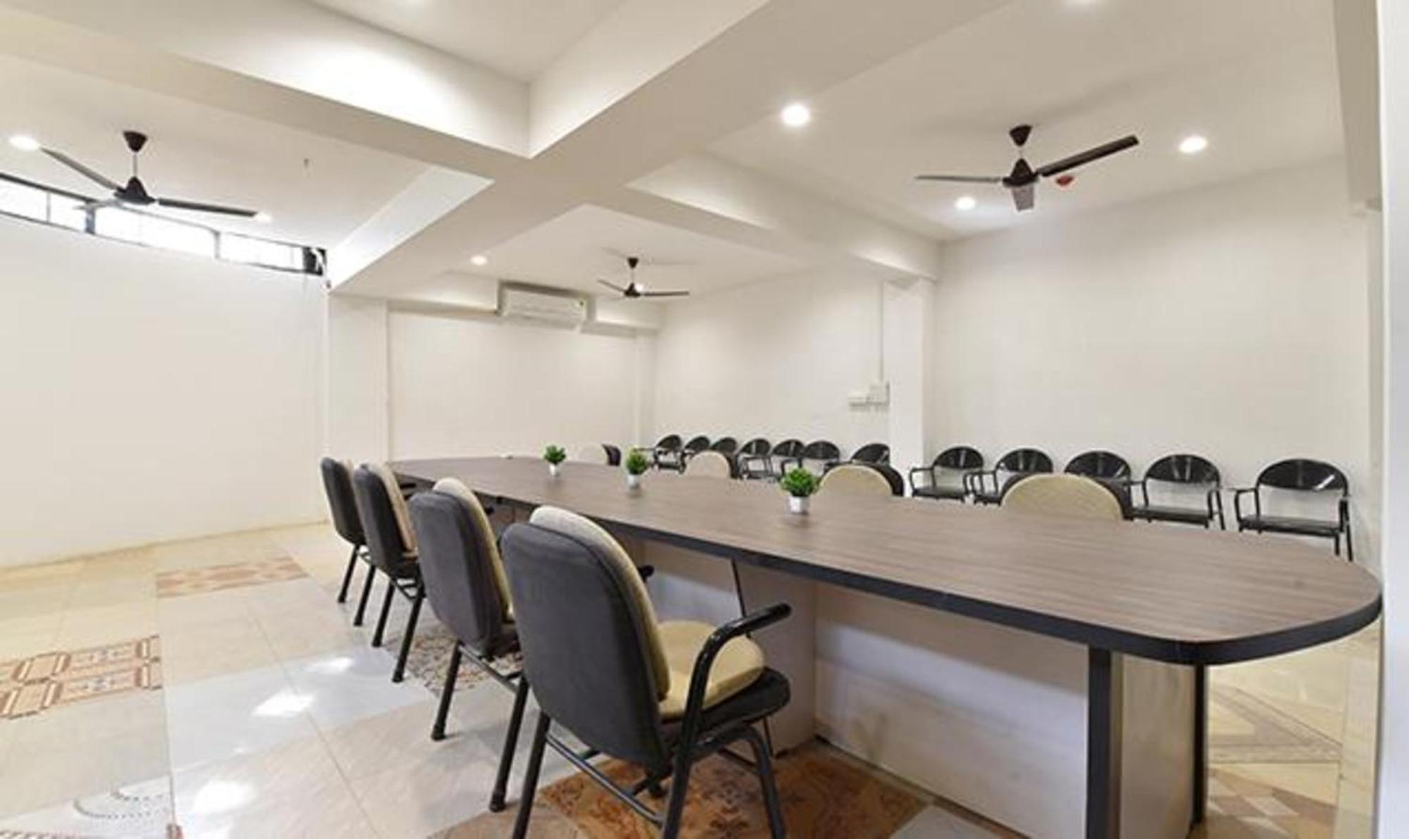 Fabhotel Siddharth Corporate - Vavol, 甘地讷格尔 外观 照片